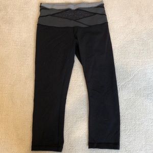 Lululemon Leggings w/ Gray/Black Patterned Waist